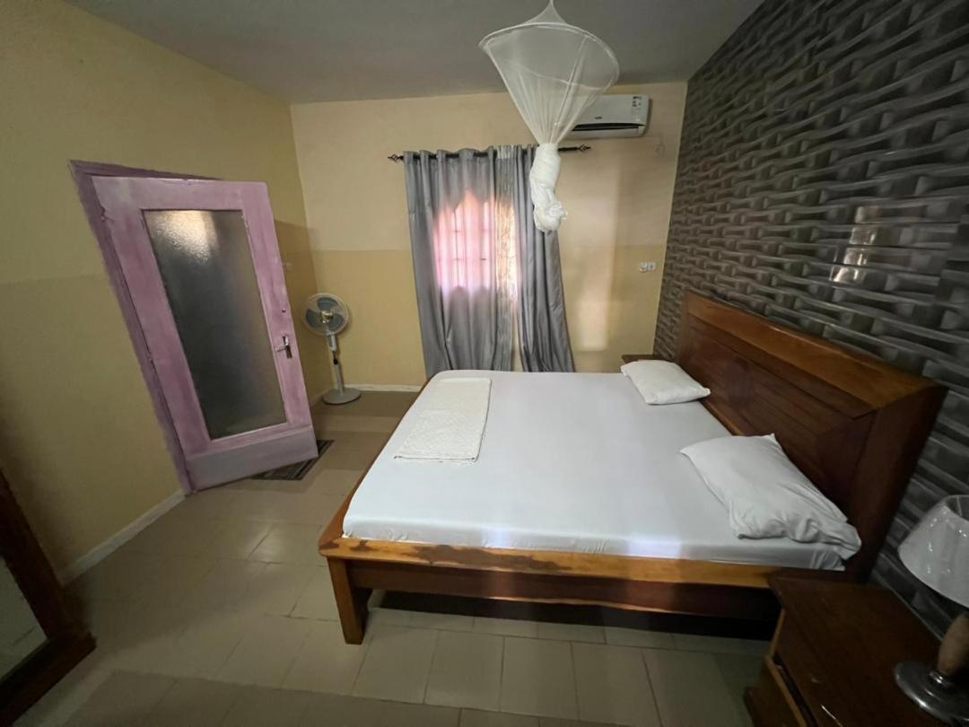 Chez Mimi Hotel Toubab Dialaw Ngoại thất bức ảnh