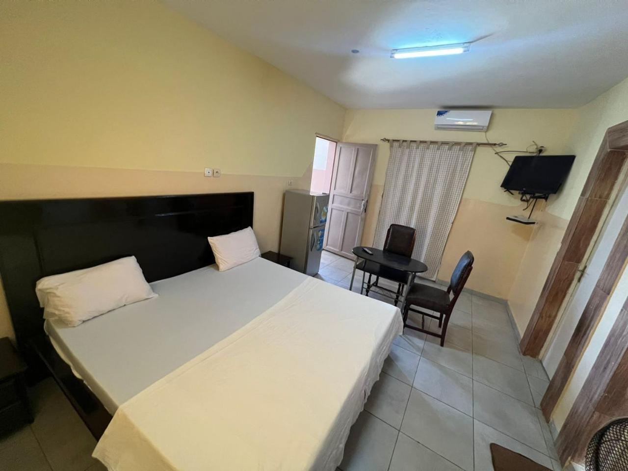 Chez Mimi Hotel Toubab Dialaw Ngoại thất bức ảnh