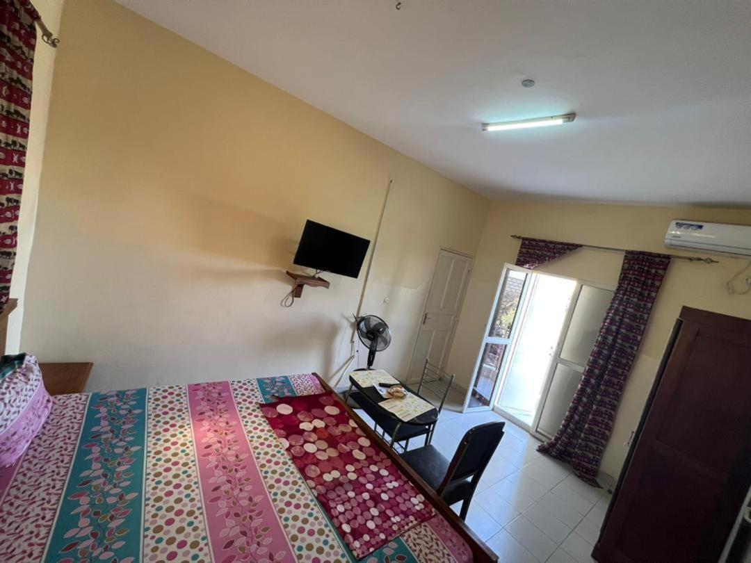 Chez Mimi Hotel Toubab Dialaw Ngoại thất bức ảnh