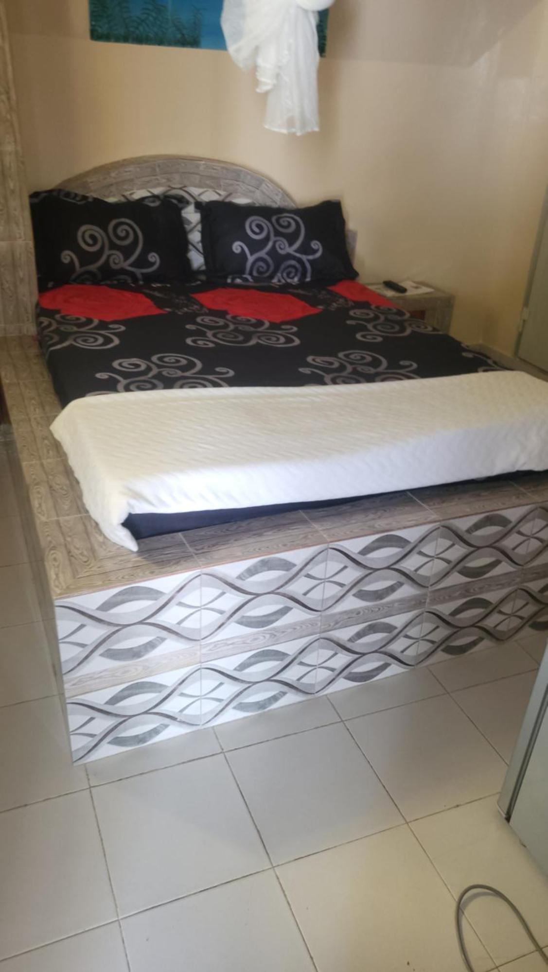 Chez Mimi Hotel Toubab Dialaw Ngoại thất bức ảnh